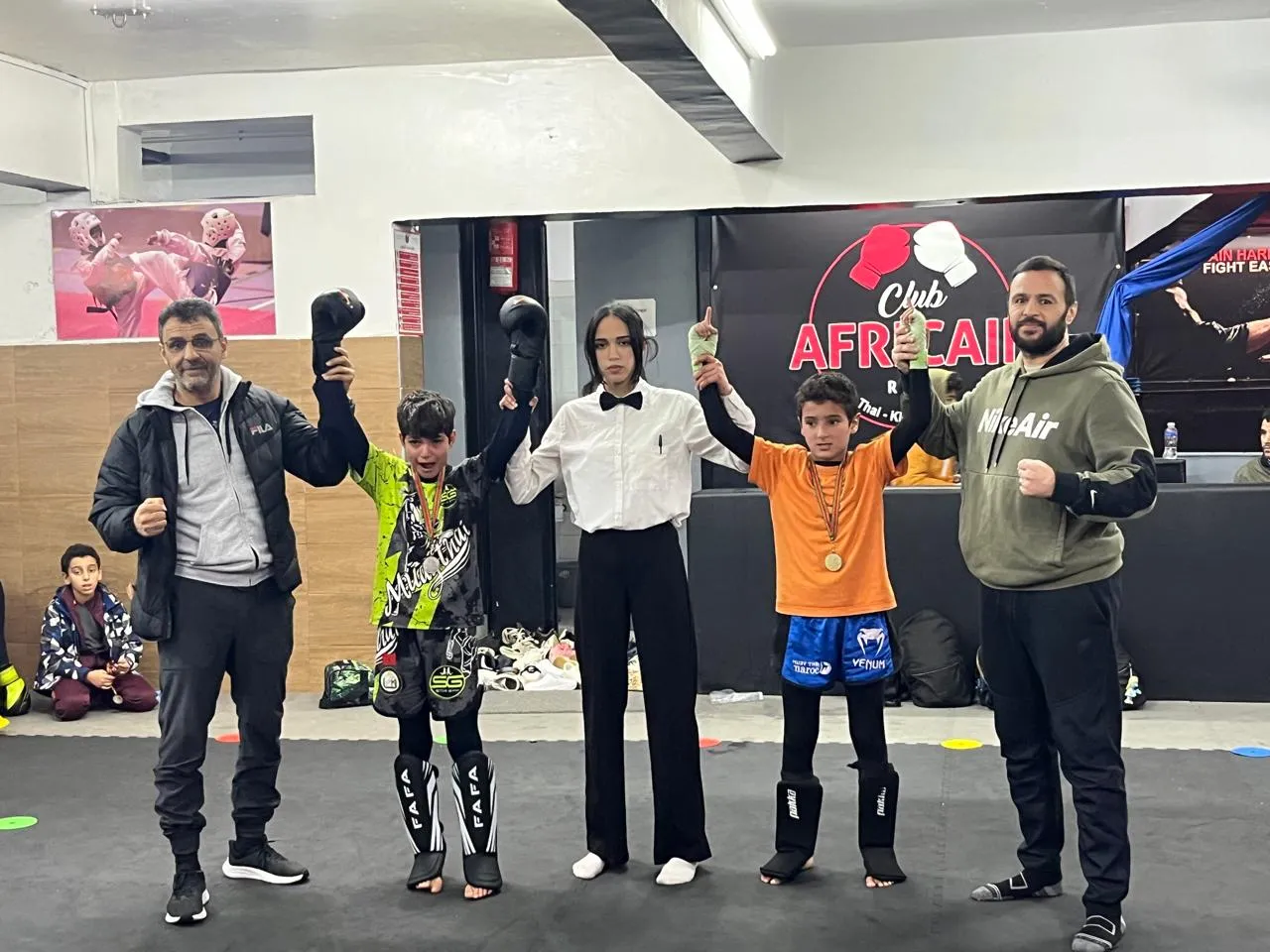 Célébration de victoire avec médailles